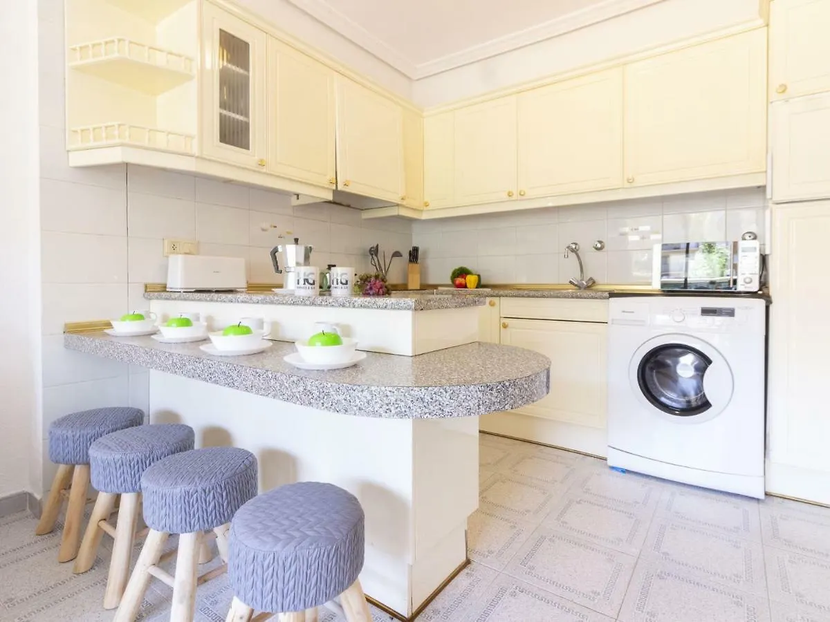 Homes & Go Albeniz Basic La Pineda 0*,  Ισπανία